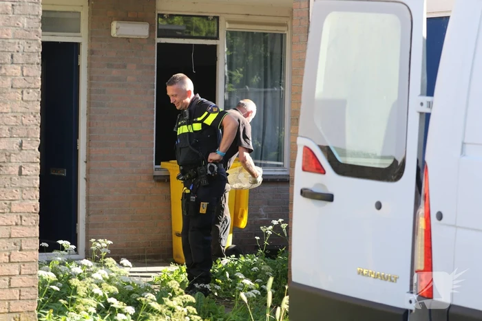 Politie rolt hennepkwekerij in woning op