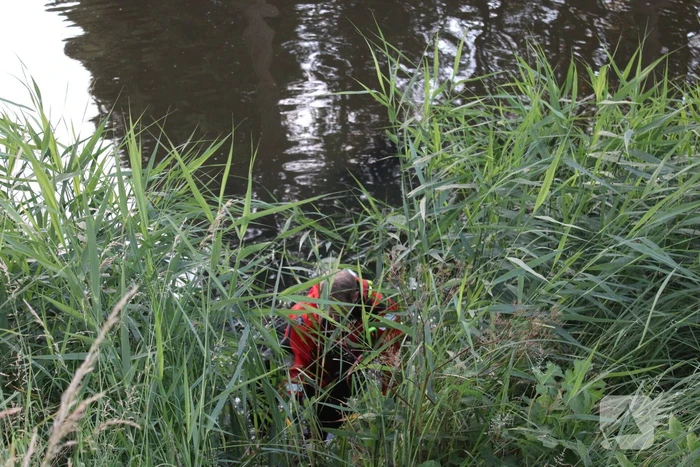 Motorrijder belandt met motor in kanaal
