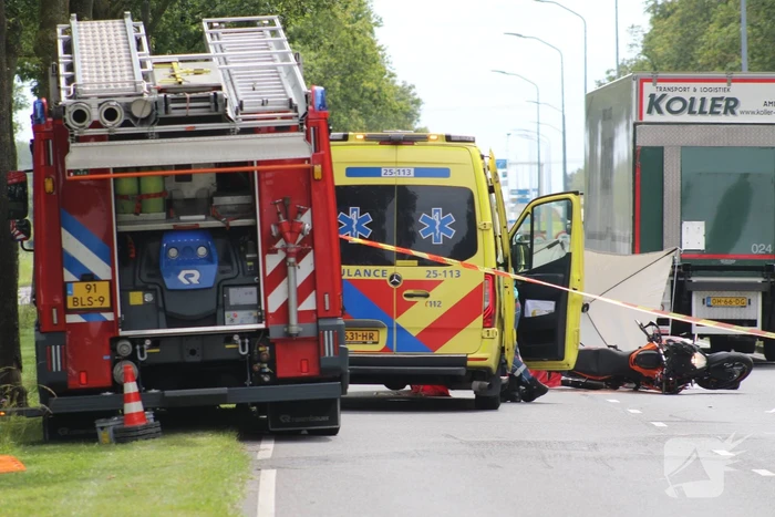 Motorrijder overleden bij aanrijding met vrachtwagen