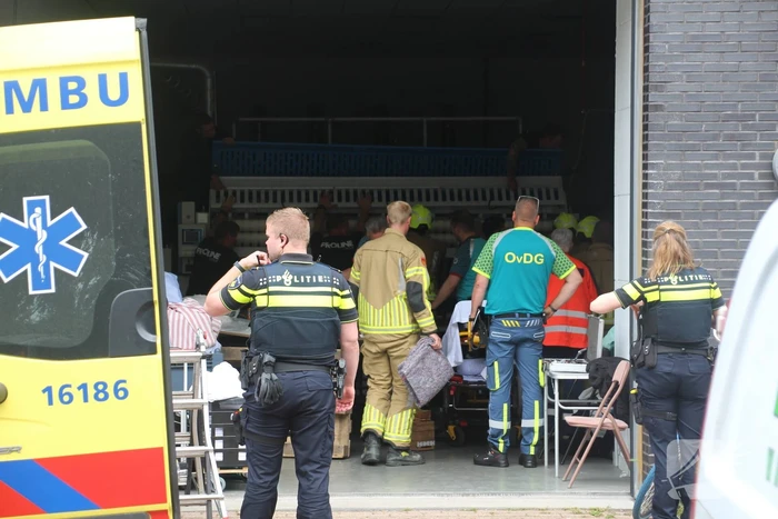 Persoon raakt zwaargewond bij bedrijfsongeval