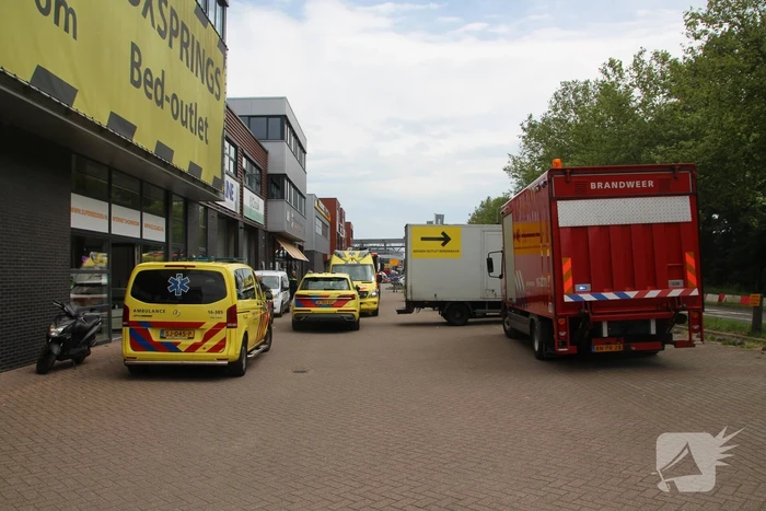 Persoon raakt zwaargewond bij bedrijfsongeval