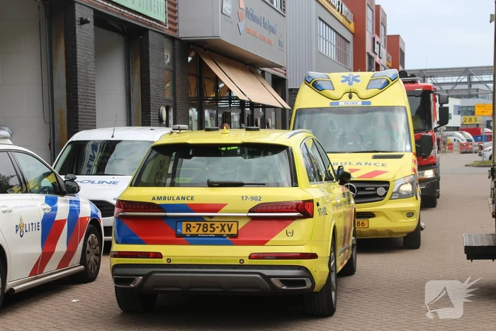 Persoon raakt zwaargewond bij bedrijfsongeval