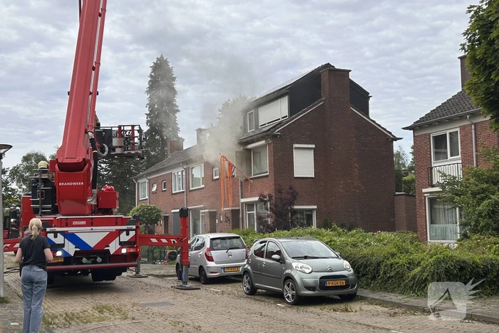 Kat overleden bij brand in hoekwoning