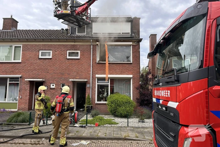 Kat overleden bij brand in hoekwoning