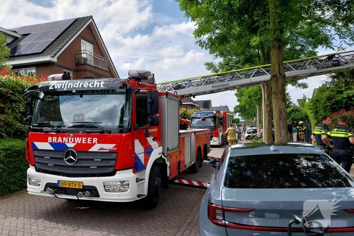 Brand op dak van garage