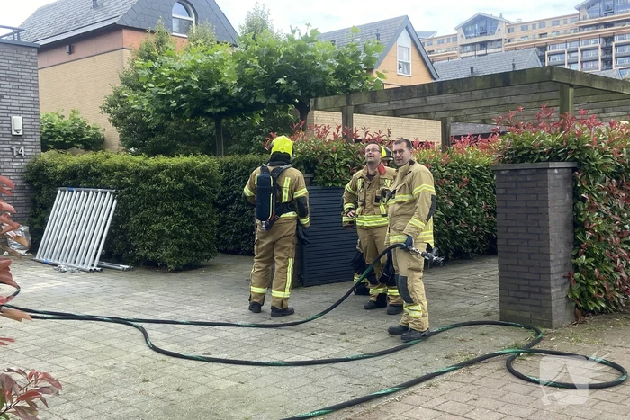 Brand op dak van garage