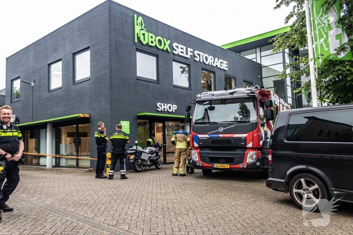 Honderden vaten aangetroffen in pand met opslagboxen