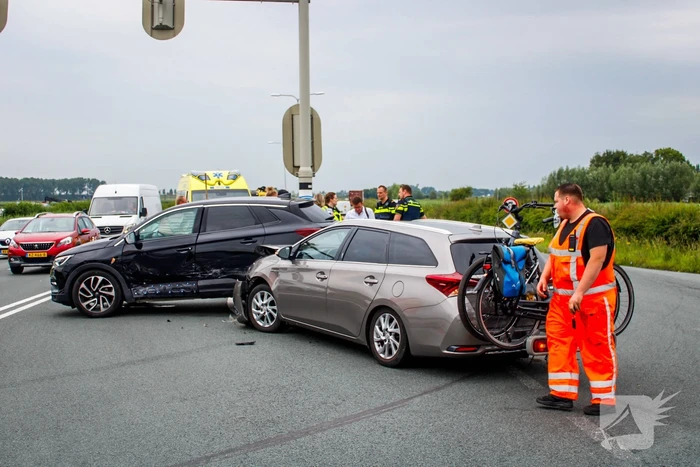 Flinke schade bij botsing op kruising