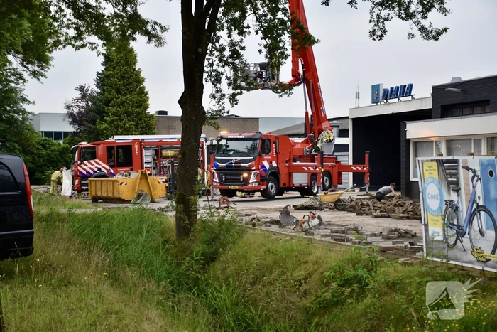 Gewonde bij brand in bedrijfshal