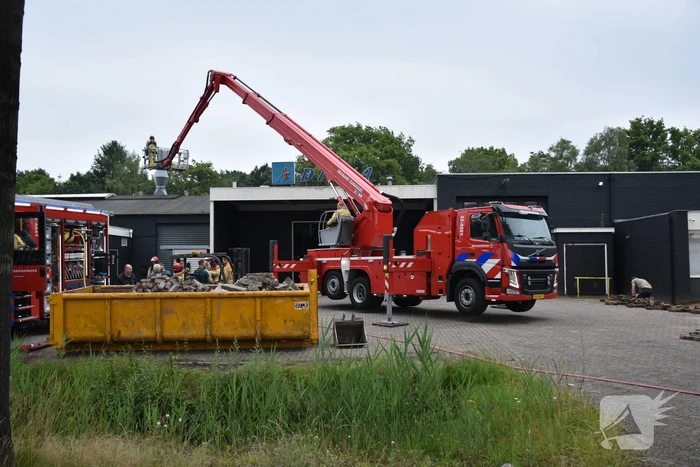 Gewonde bij brand in bedrijfshal