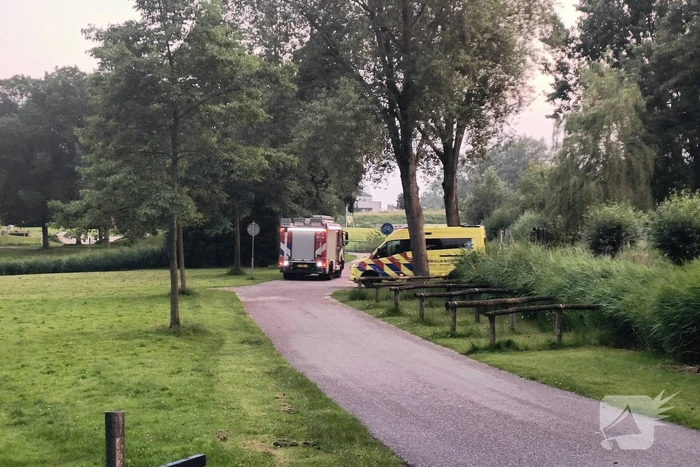 Veel hulpdiensten aanwezig voor incident op fietspad bij zwembad