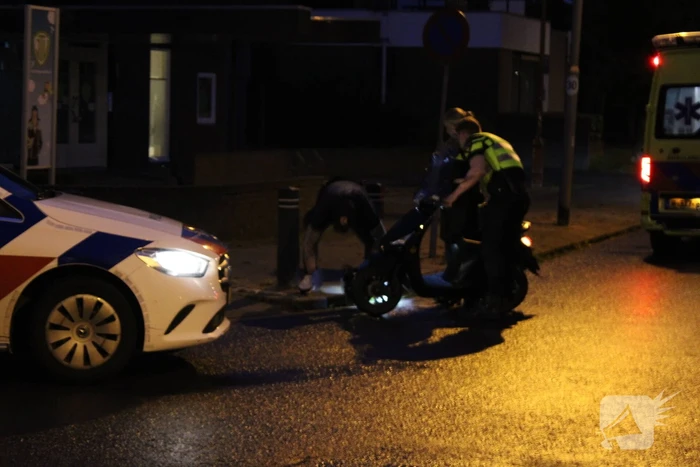 Scooterrijder hard ten val, werkt politie tegen