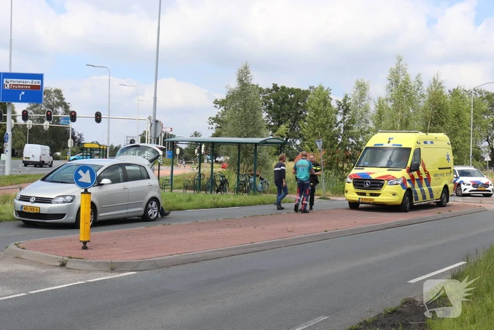 Fietser en automobilist botsen op elkaar