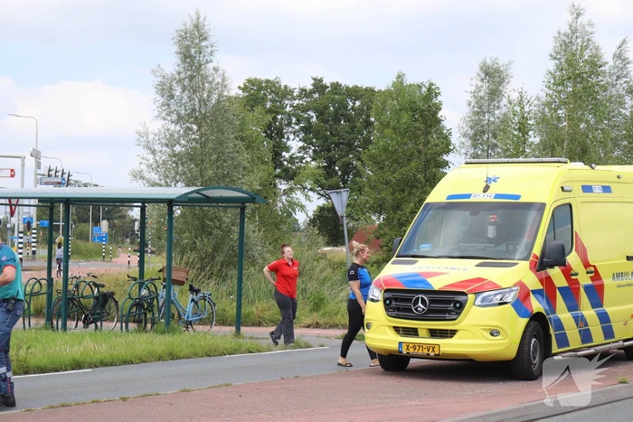 Fietser en automobilist botsen op elkaar