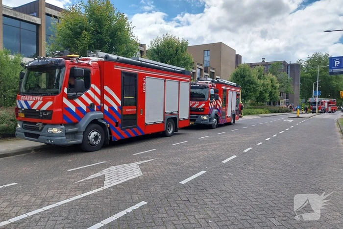 Brandweer doet onderzoek naar rookontwikkeling uit parkeergarage