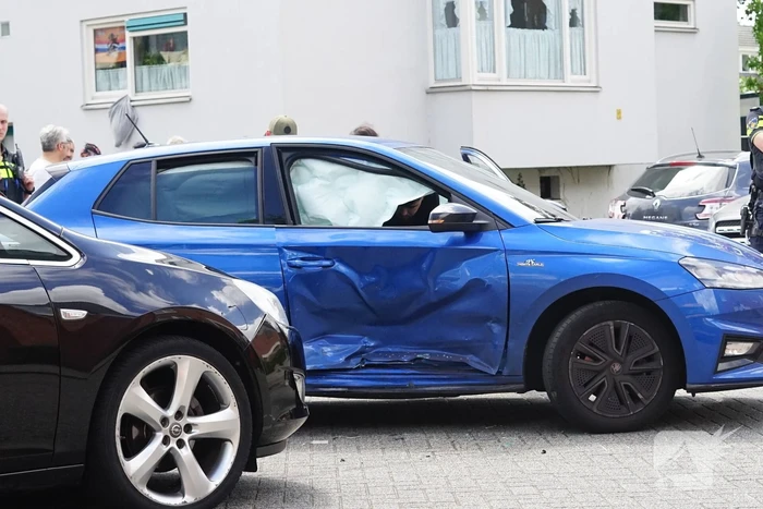 Automobilist botst op andere automobilist