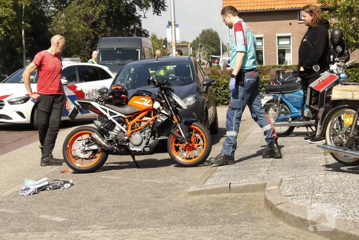 Twee personen gewond bij aanrijding met motor en scooter