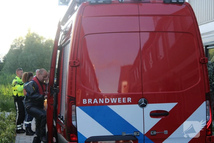 Fietser licht onderkoeld uit sloot gehaald