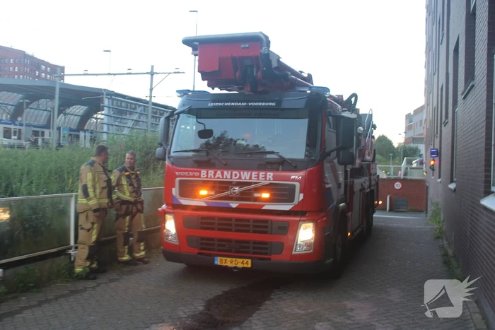Flatgebouw ontruimd door brand in woning