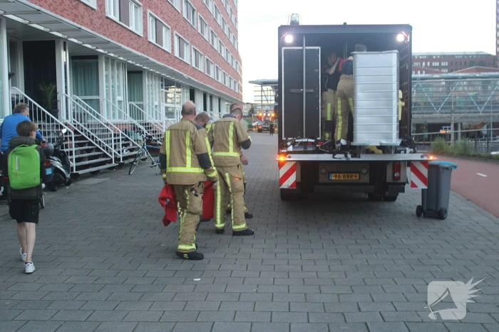 Flatgebouw ontruimd door brand in woning