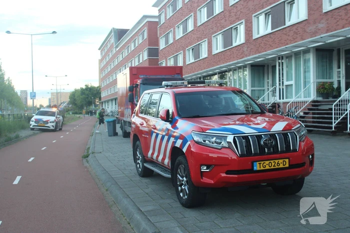 Flatgebouw ontruimd door brand in woning