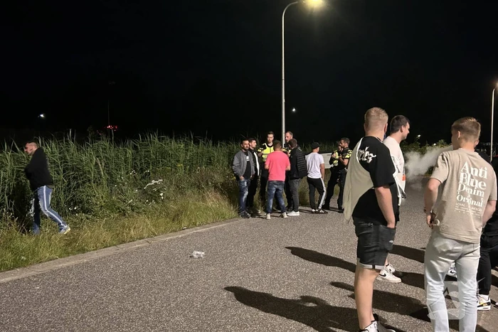 Driftende bestuurder eindigt in sloot