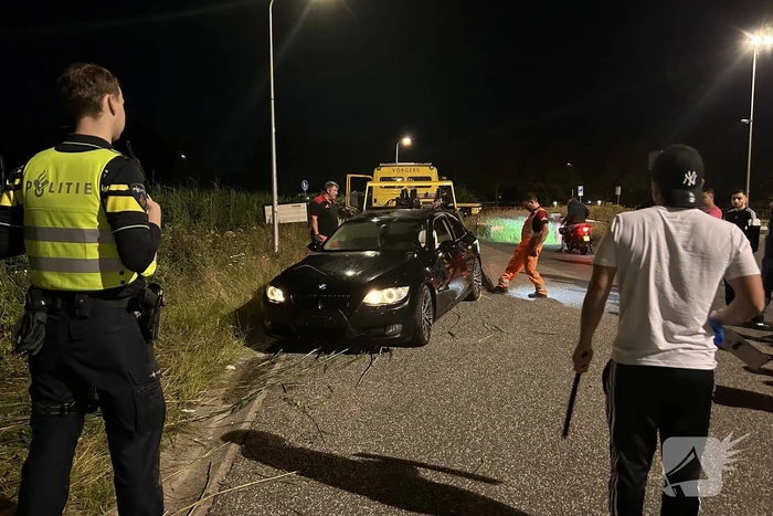 Driftende bestuurder eindigt in sloot