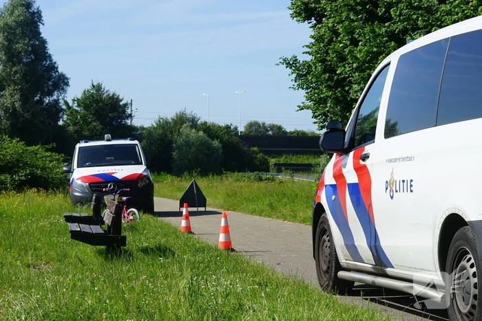 Kinderfiets aangetroffen bij steiger, hulpdiensten aanwezig