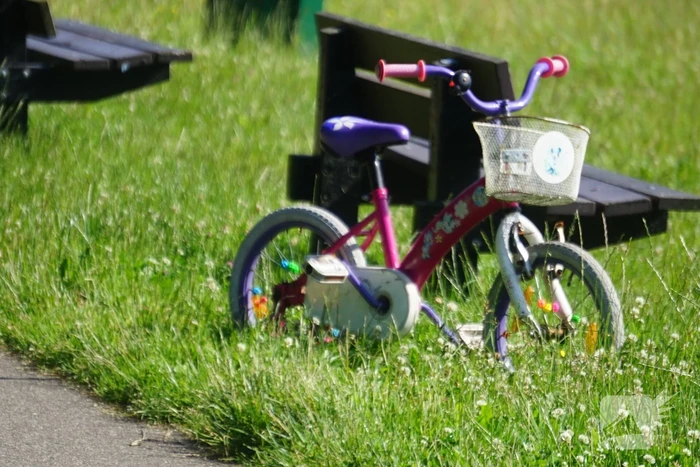 Kinderfiets aangetroffen bij steiger, hulpdiensten aanwezig