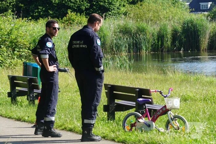 Kinderfiets aangetroffen bij steiger, hulpdiensten aanwezig