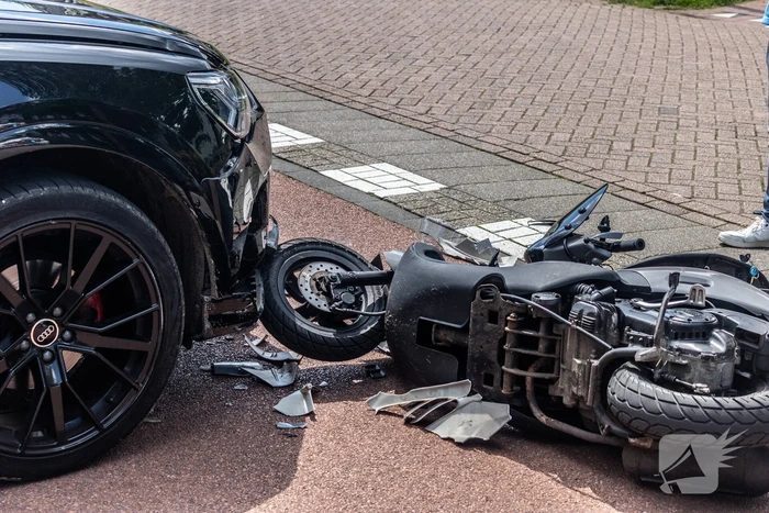 Flinke schade scooter na harde val kruising