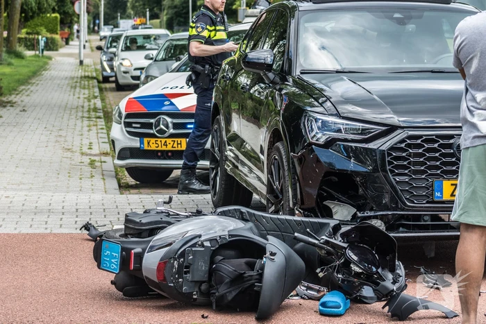 Flinke schade scooter na harde val kruising