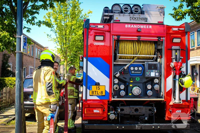 Brand onder overkapping geblust