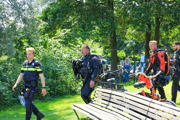 Veel hulpdiensten aanwezig voor persoon te water, duikers aanwezig