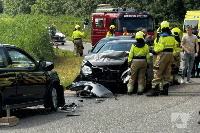 Meerdere gewonden na frontale botsing