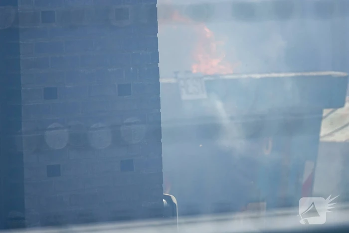 Flinke brand bij bedrijfspand in container