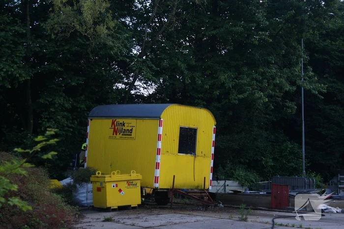 Brand in bouwkeet bij bedrijf