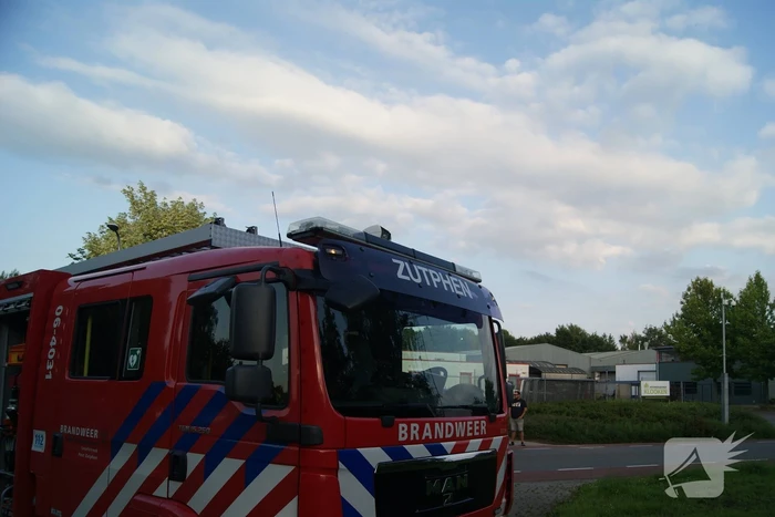 Brand in bouwkeet bij bedrijf