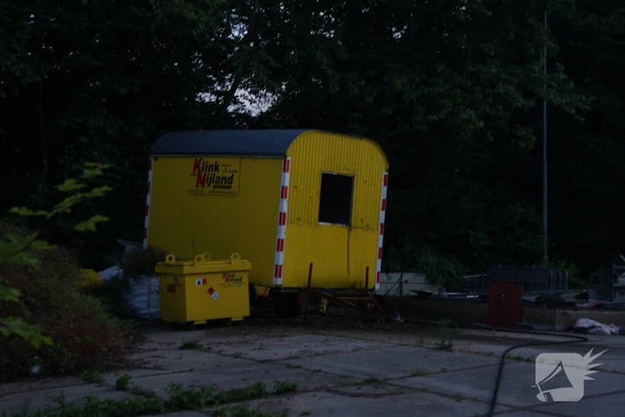 Brand in bouwkeet bij bedrijf