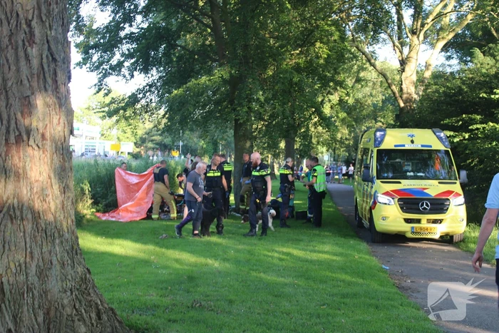 Persoon te water, hulpdiensten groot ingezet