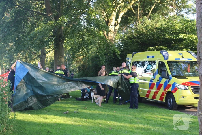 Persoon te water, hulpdiensten groot ingezet
