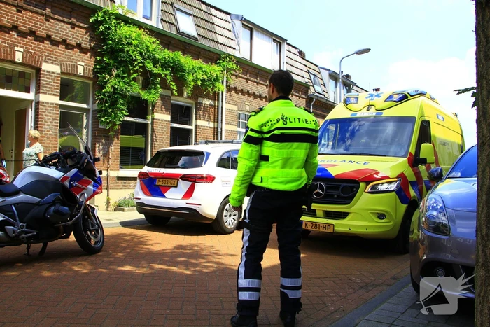 Persoon ernstig gewond na val van dak