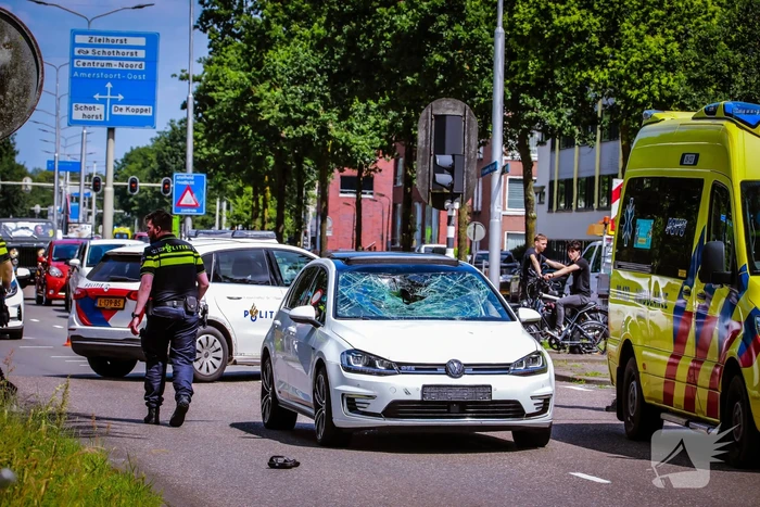 Fietser zwaargewond bij aanrijding