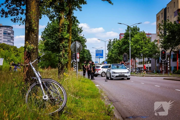 Fietser zwaargewond bij aanrijding