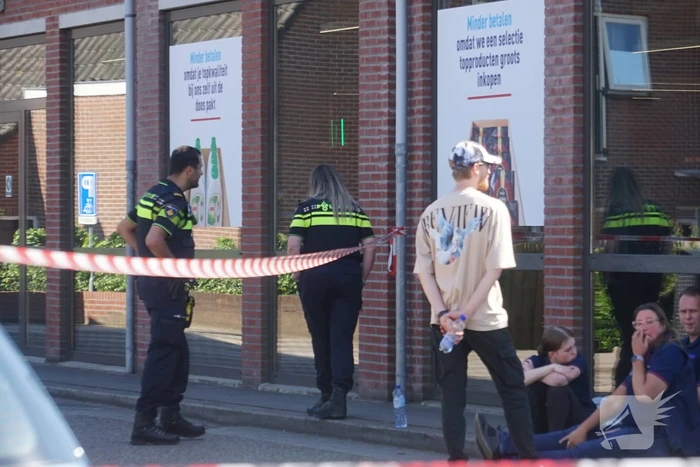 Supermarkt ontruimd na meldingen van duizeligheid en misselijkheid