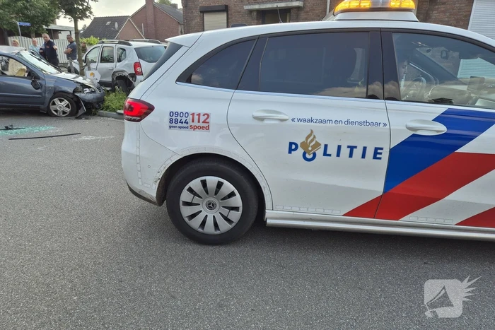 Auto slaat over de kop bij ongeval