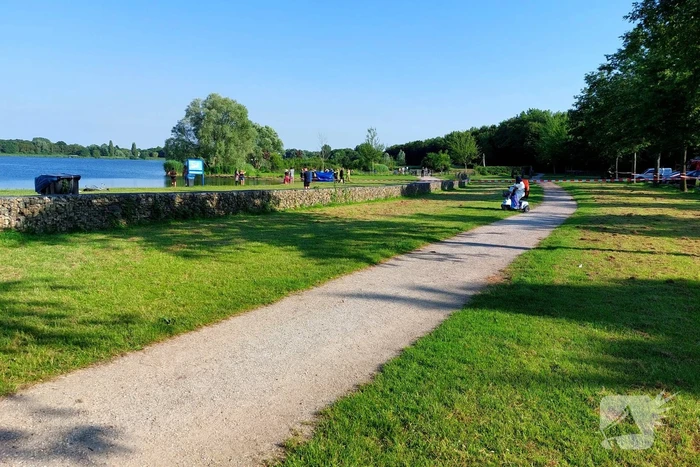 Omstander schiet drenkeling te hulp