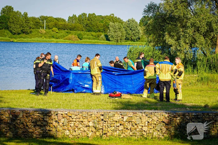Omstander schiet drenkeling te hulp