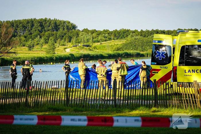 Omstander schiet drenkeling te hulp