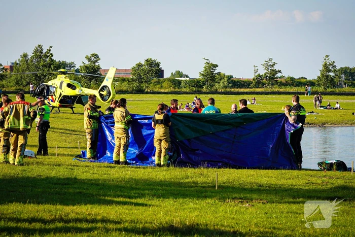 Omstander schiet drenkeling te hulp
